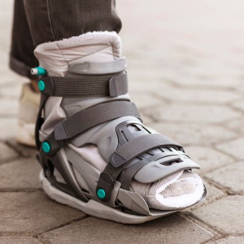 Surgical boot, foot brace